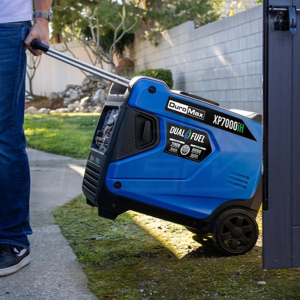 DuroMax XP7000IH
